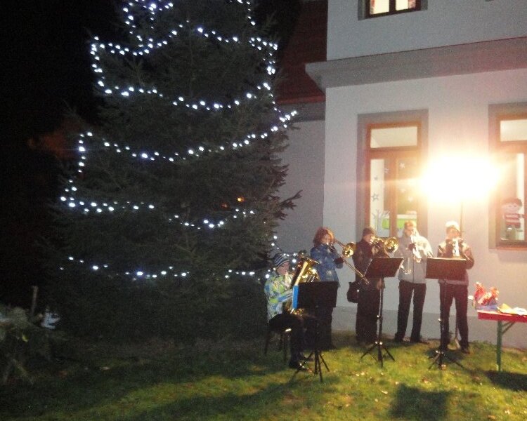 Christmas tree lighting
