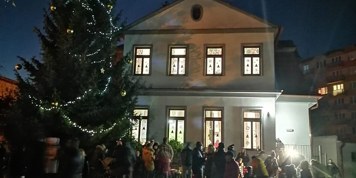 Slavnostní rozsvěcení vánočního stromku na zahradě MŠ