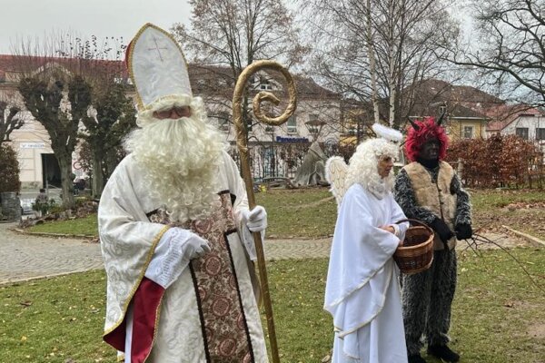 Mikuláš přišel za dětmi ze školky i ze školy