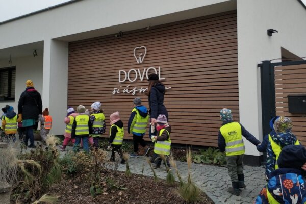 Děti ze školky a exkurze v zubařské klinice