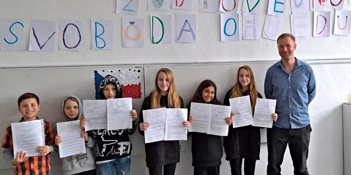 ZŠ: Žáci prvního i druhého trojročí převzali pololetní vysvědčení